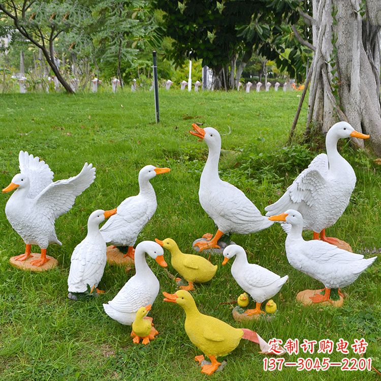 江苏玻璃钢仿真动物雕塑——漫步田园风情