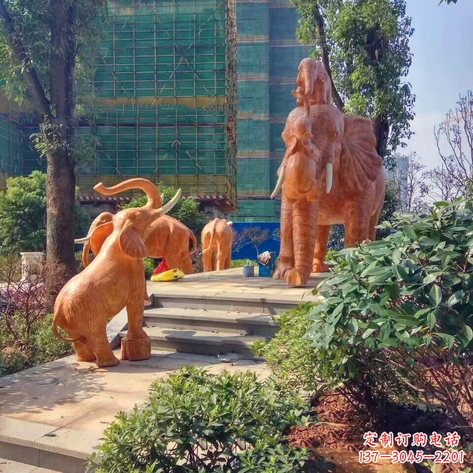 江苏玻璃钢卡通大象雕塑——给小区园林带来活力