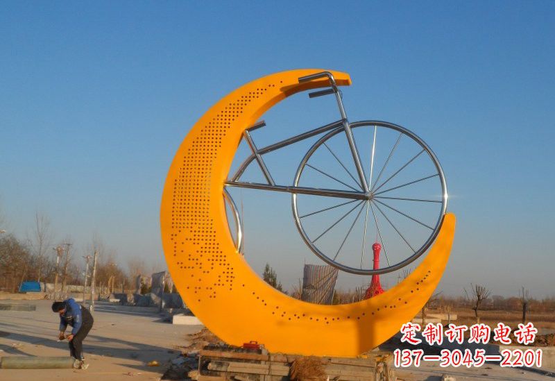 江苏不锈钢城市月亮自行车雕塑高雅而古典的艺术品