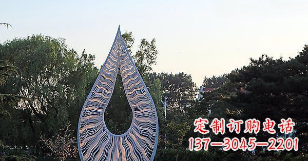 江苏水滴雕塑给公园带来流动的美