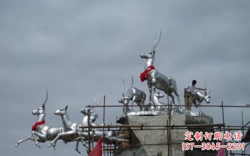 江苏不锈钢动物雕塑——美丽宁静的自然之美