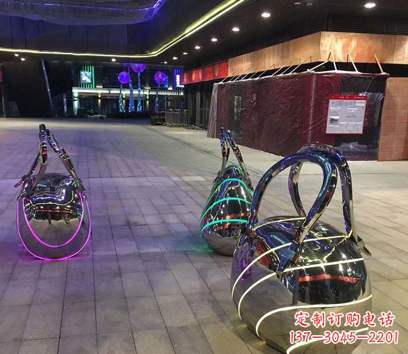 江苏不锈钢手提包雕塑精美艺术品