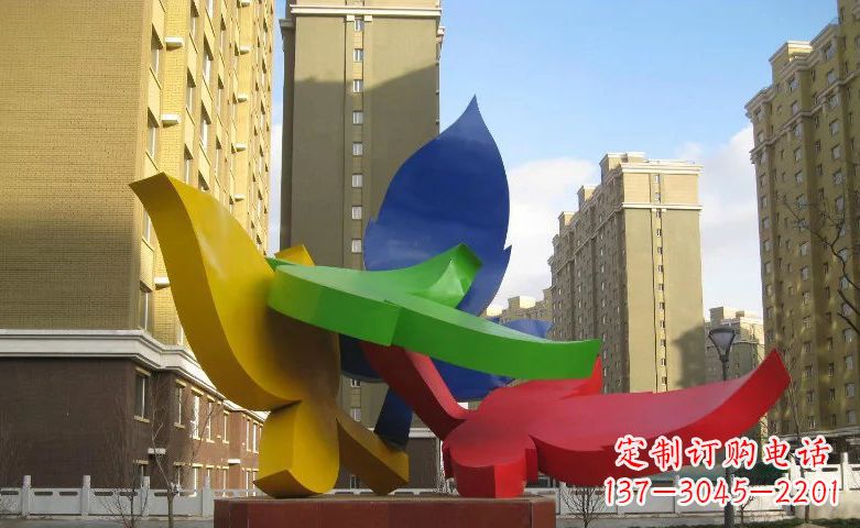 江苏不锈钢树叶景观雕塑美丽而精致