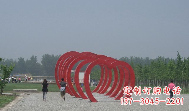江苏不锈钢心形拱门雕塑美丽而神圣