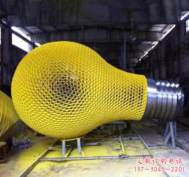 江苏不锈钢灯泡雕塑精美而又抢眼