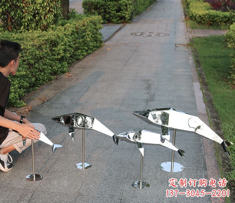 江苏抽象不锈钢海豚雕塑