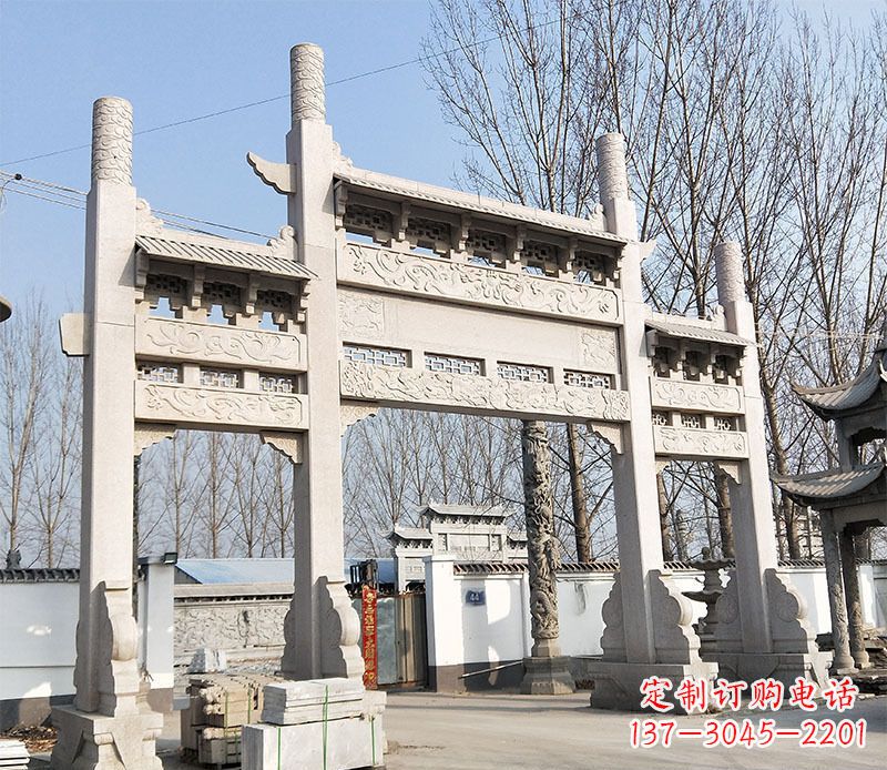 江苏村口的珍贵文化——牌坊雕塑