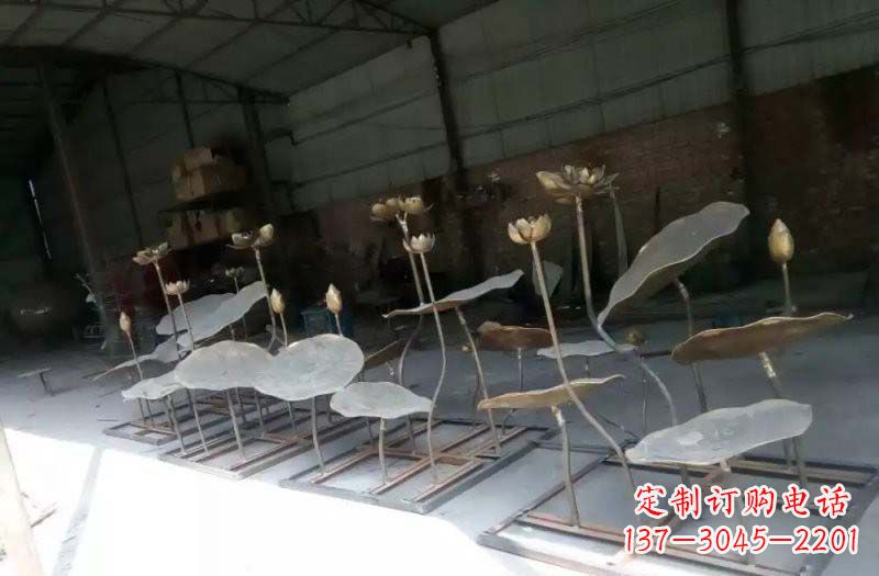 江苏精美锻铜荷花荷叶雕塑