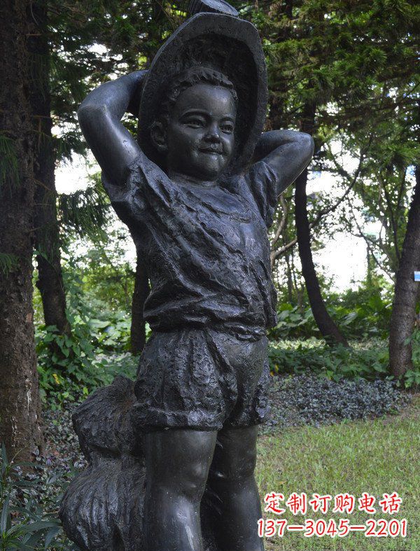 江苏公园戴草帽的小男孩人物铜雕