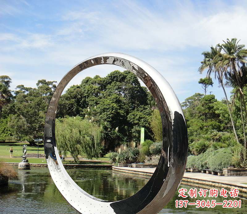 江苏水景不锈钢镜面圆环雕塑