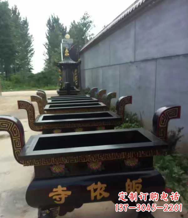 江苏寺庙四足方形香炉铜雕