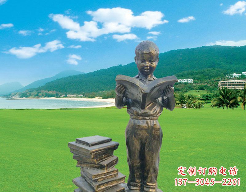 江苏校园看书的小男孩雕塑