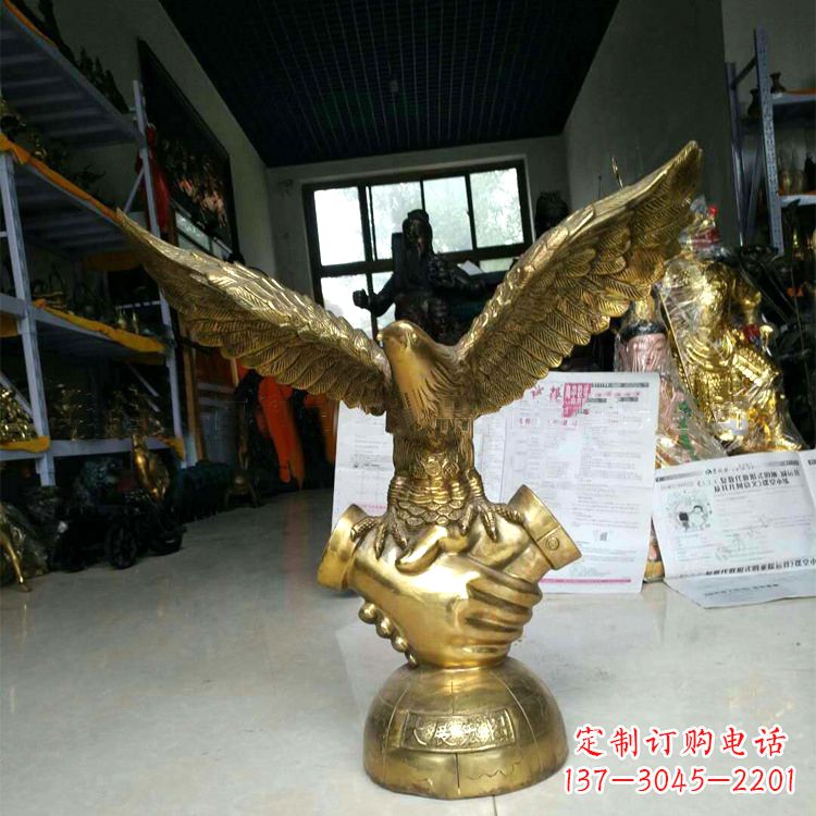 江苏铸铜老鹰雕塑大展宏图